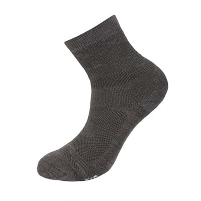 šedá