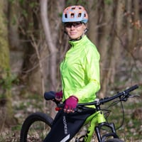 FLOWY BIKE ľahká vetrovka neon žltá